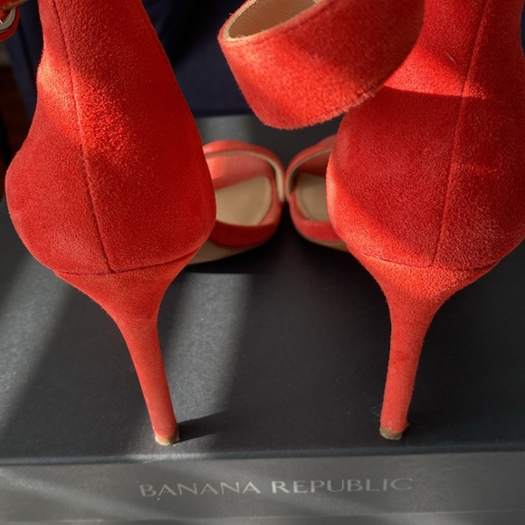 Banana Republic Sude Hells Shoes - Picture 6 of 11